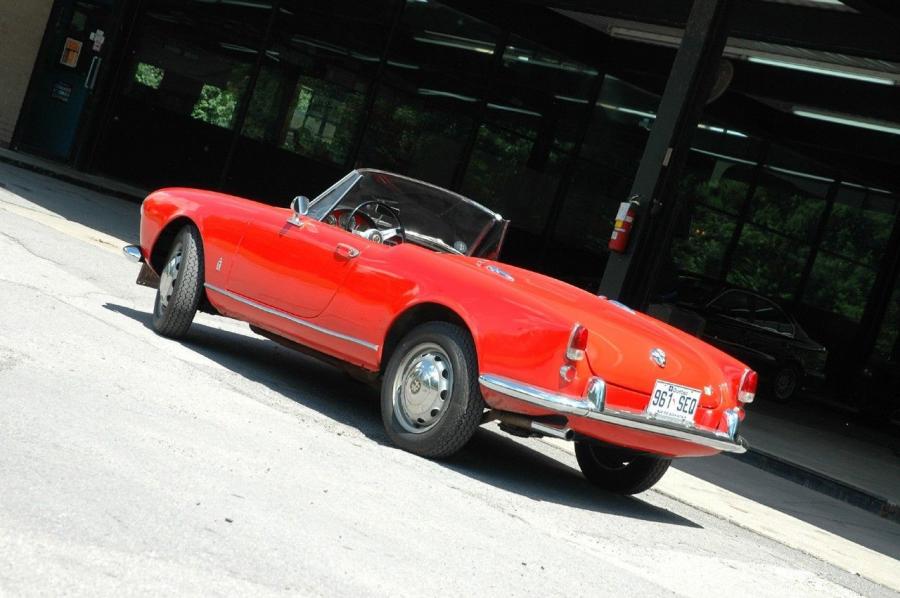 Alfa Romeo Giulietta Spider 1961 года  (фото 4 из 36)